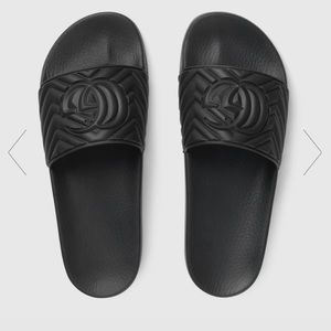 Gucci Men's matelassé rubber slide